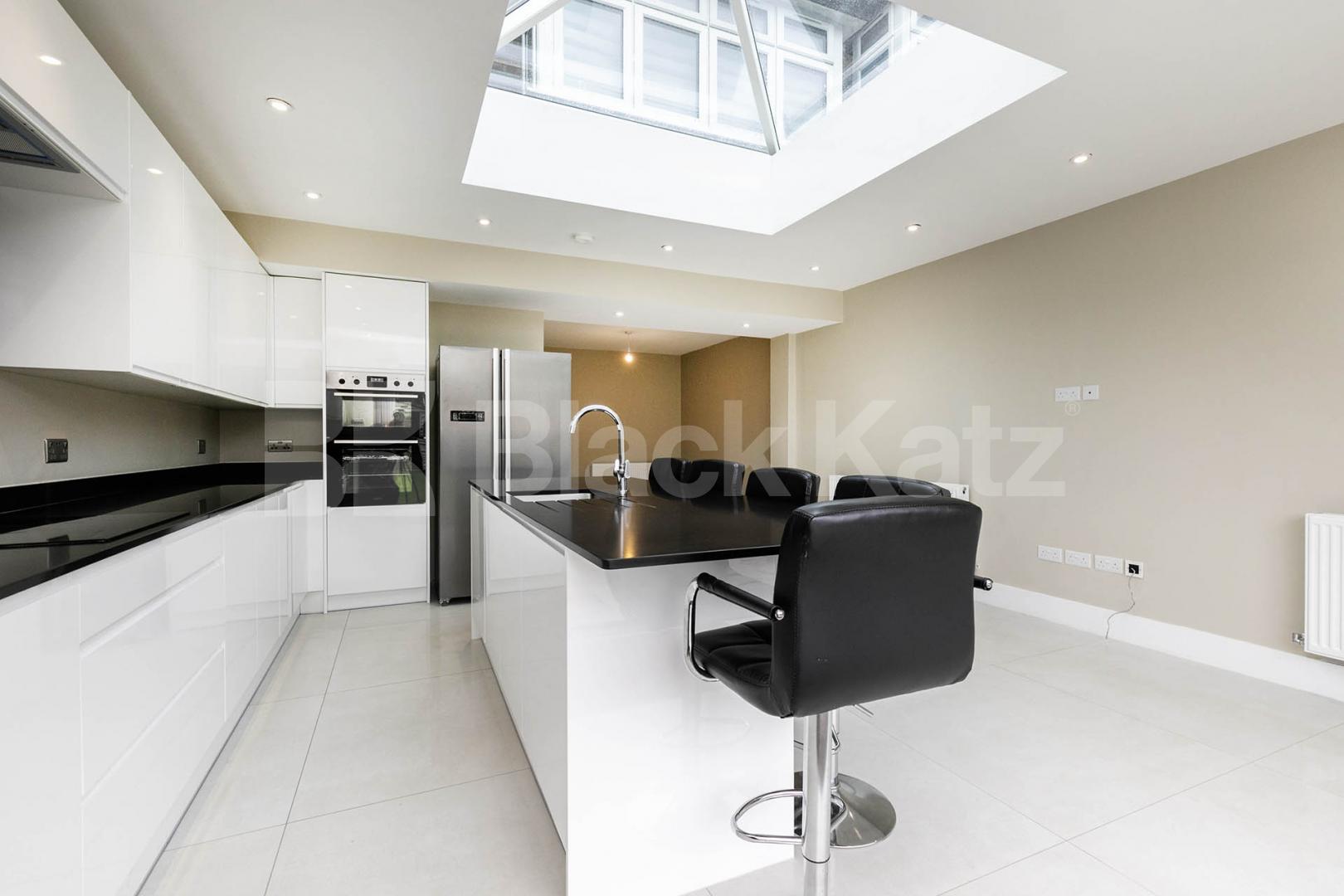 Stunning 5-Bedroom Family Home to Let in Southgate Osidge Lane, Southgate 